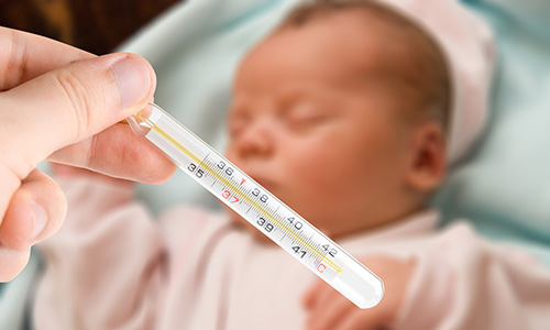 Измерение температуры новорожденного