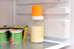 Хранение сцеженного грудного молока в холодильнике