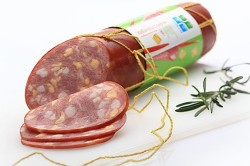 Вред копченной колбасы для организма кормящей матери