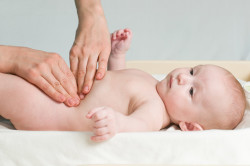 Польза массажа при пупочной грыже у новорожденного